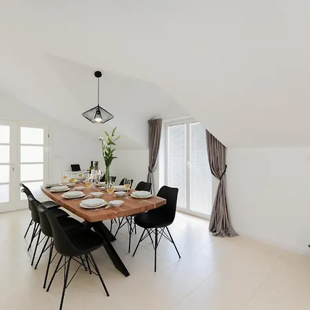 Beautiful A&m Apartment Nin